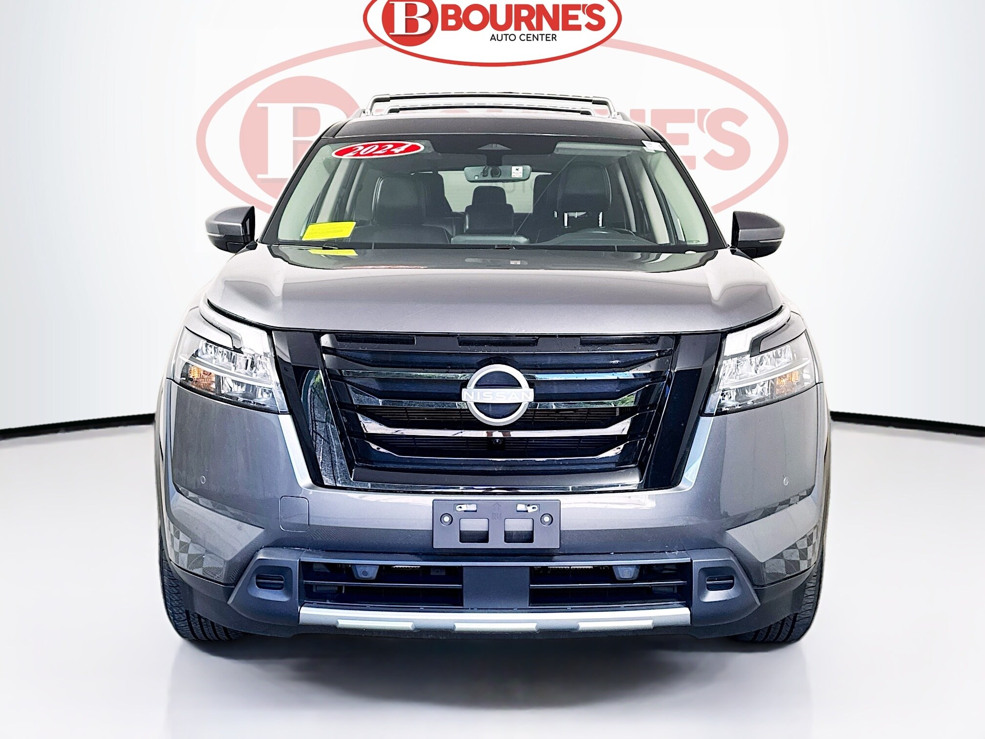 2024 Nissan Pathfinder SL Image 2 of 30