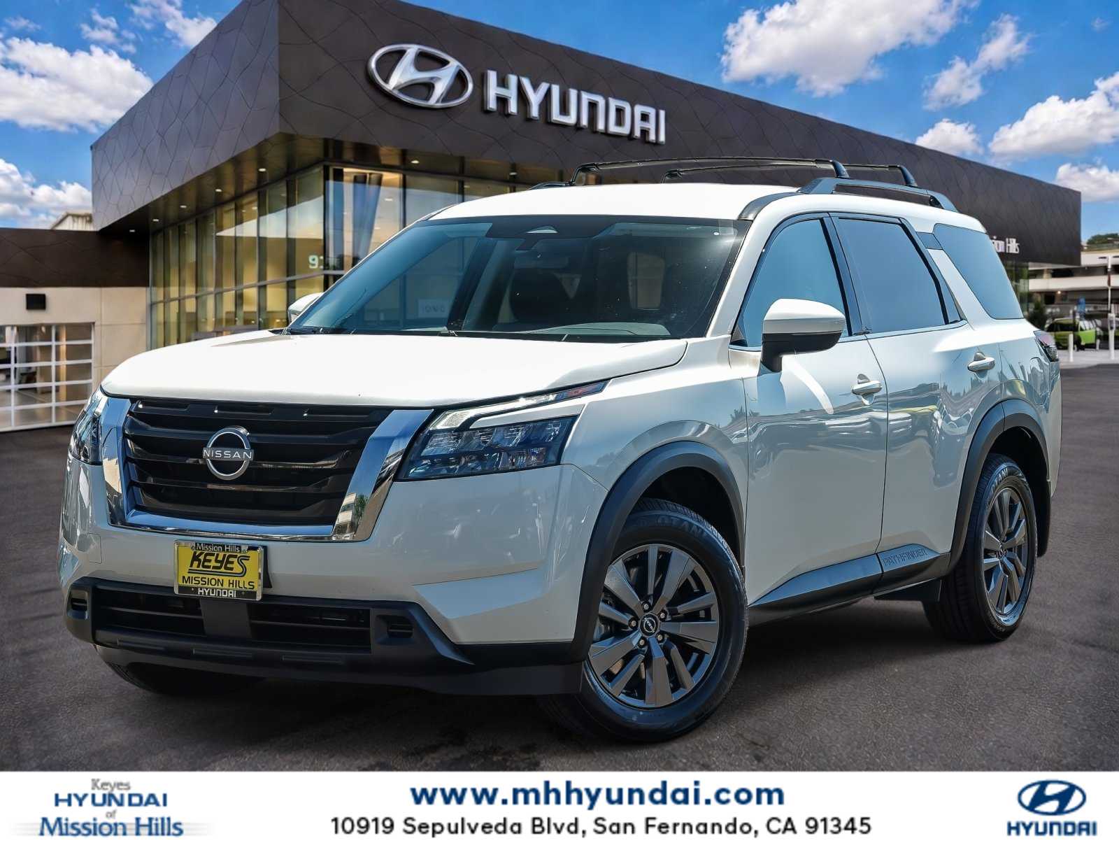 2024 Nissan Pathfinder SV Image 1 of 37