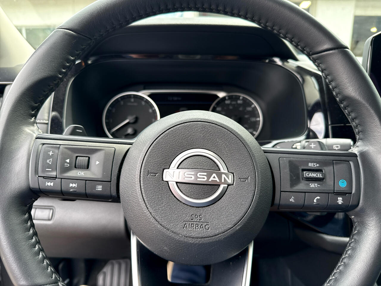 Vehicle image 11 of 18