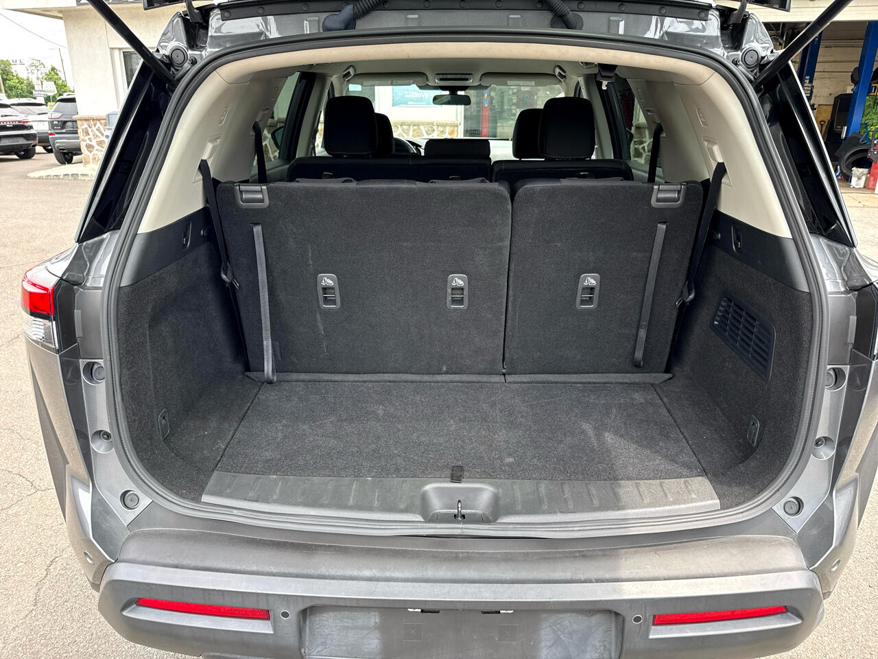 Vehicle image 8 of 18