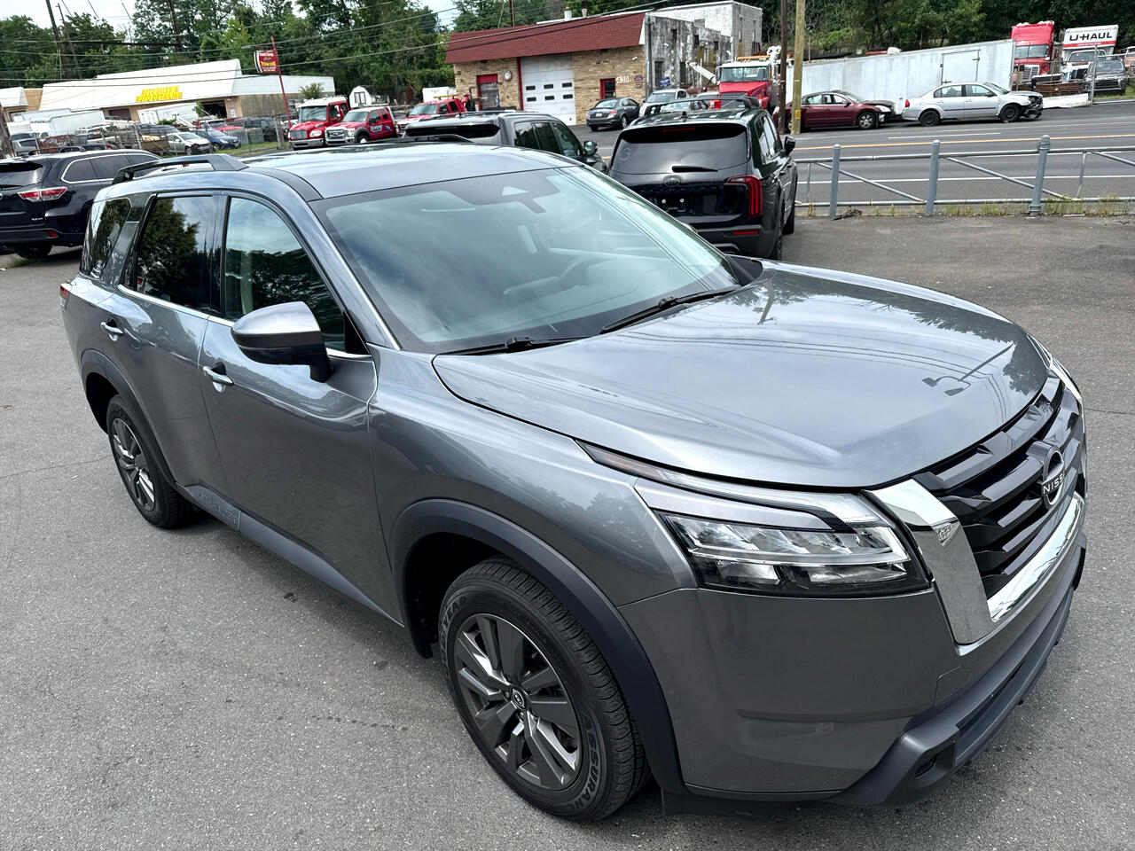 Vehicle image 4 of 18