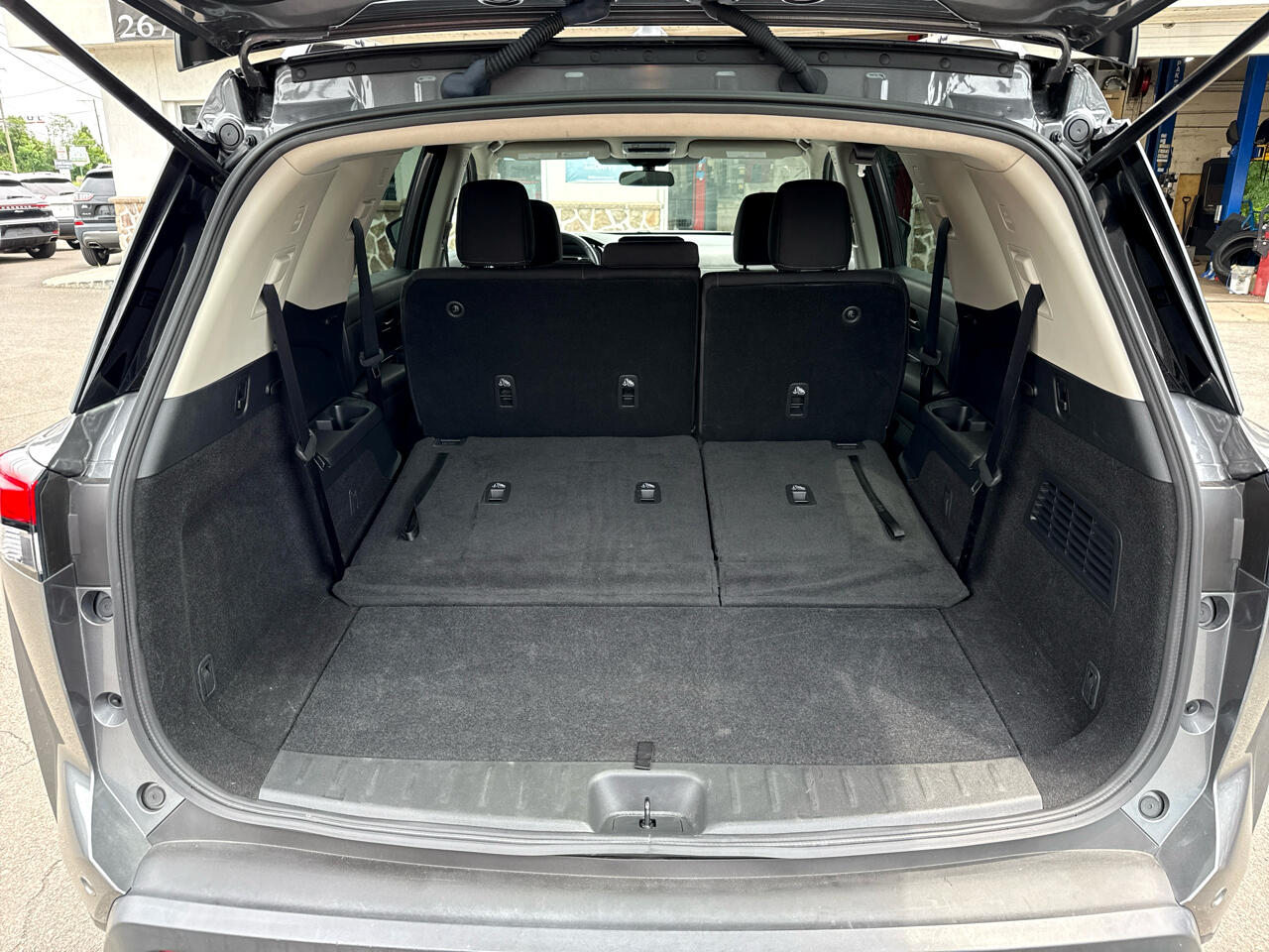 Vehicle image 9 of 18