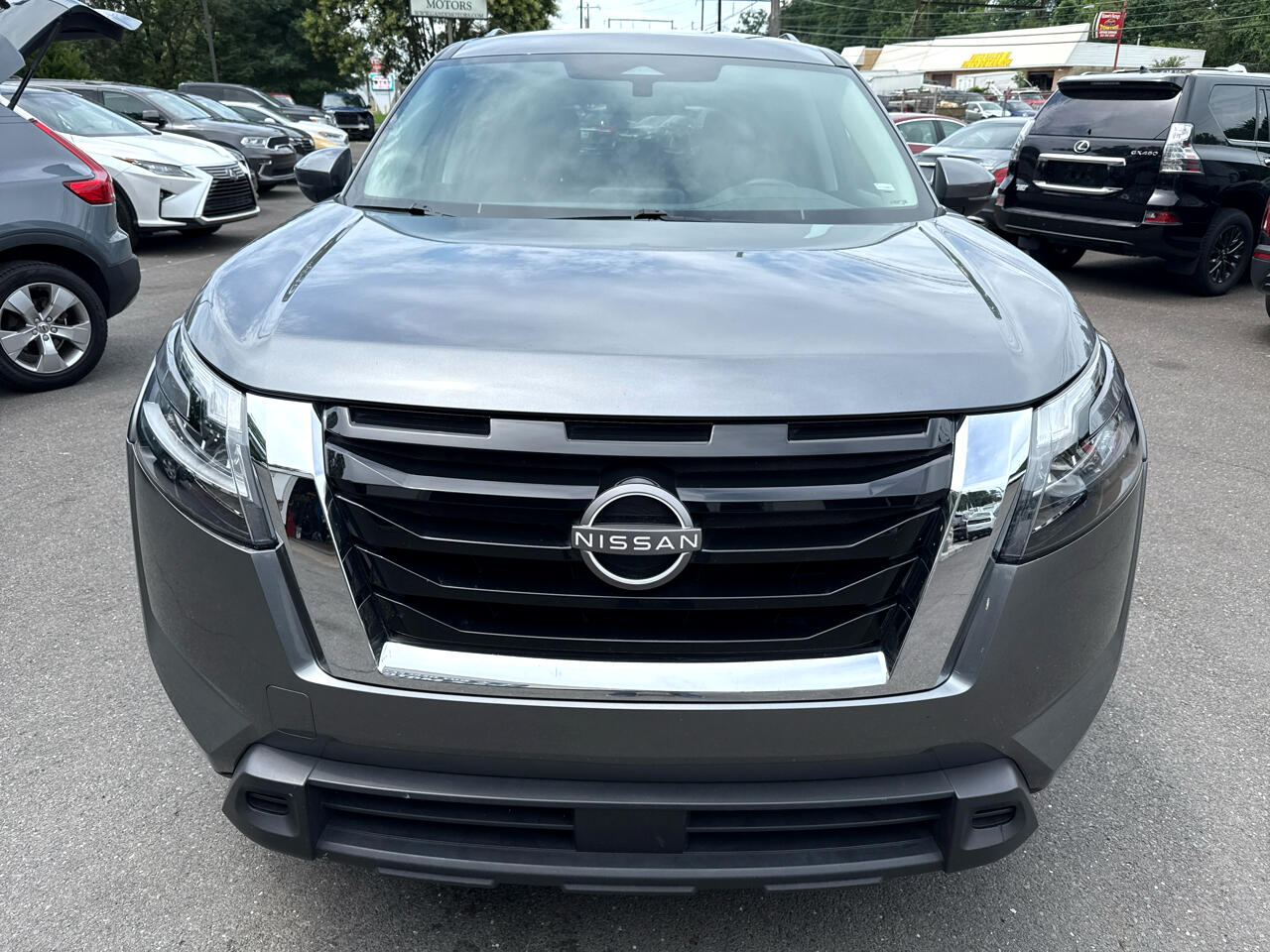 Vehicle image 17 of 18