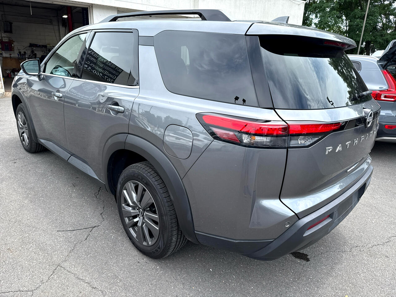 Vehicle image 7 of 18