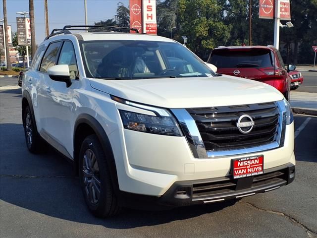 Vehicle image 4 of 8