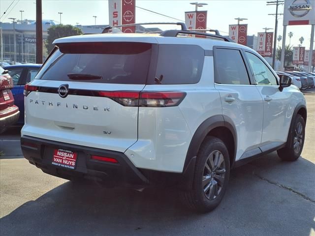 Vehicle image 5 of 8