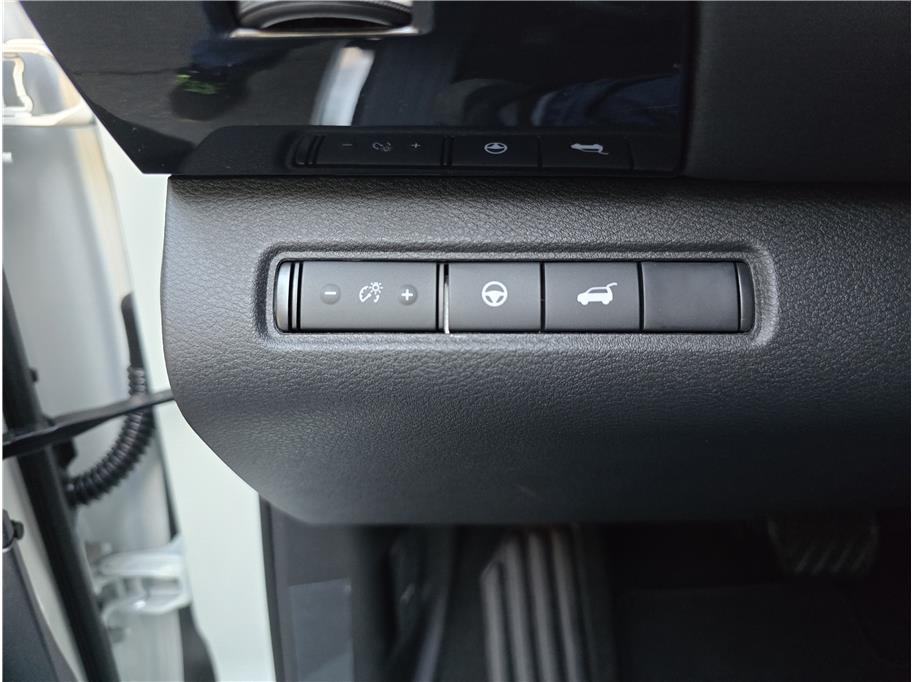 Vehicle image 13 of 20