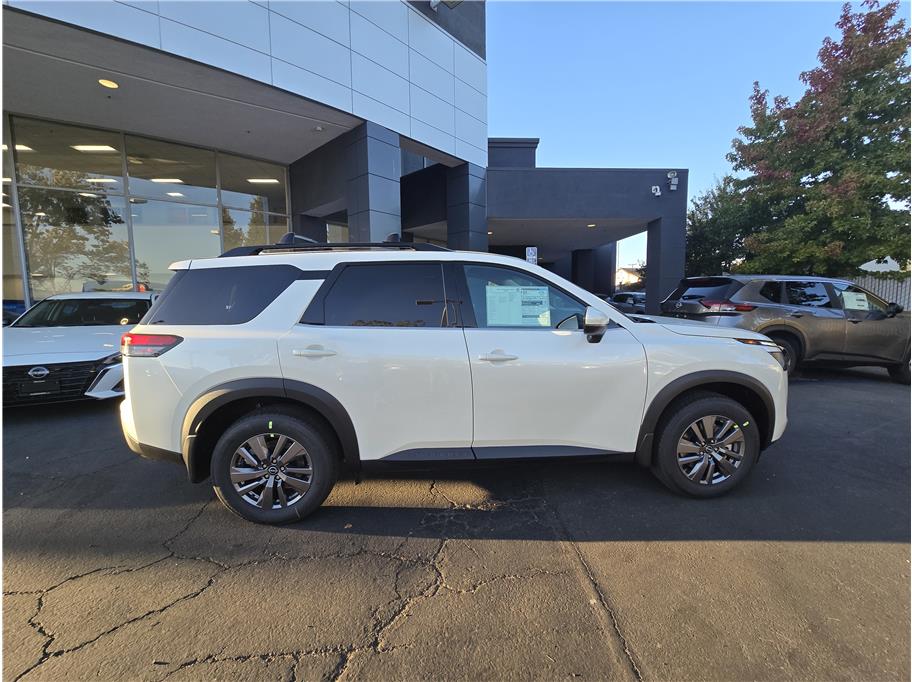 Vehicle image 4 of 20