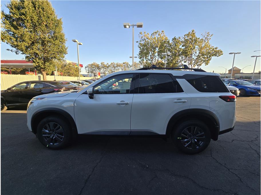 Vehicle image 8 of 20