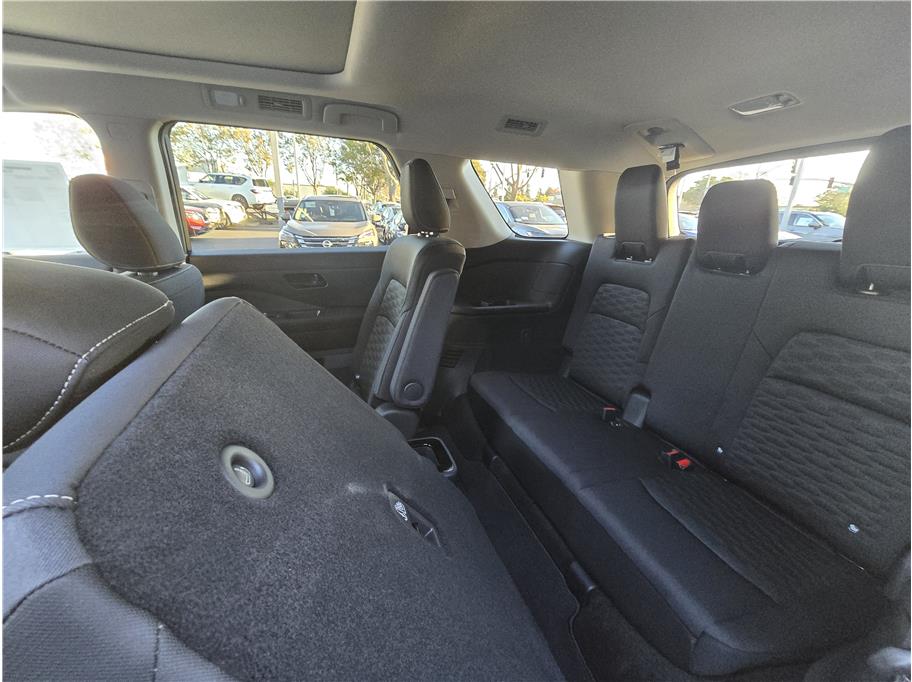 Vehicle image 18 of 20