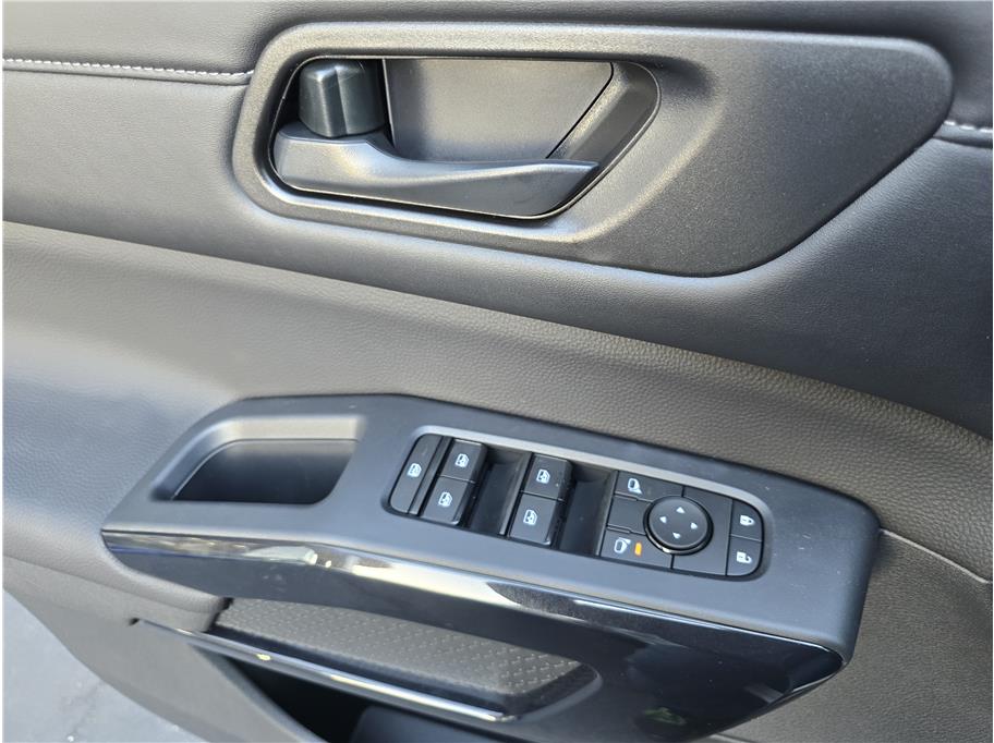Vehicle image 14 of 20