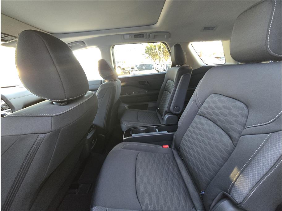 Vehicle image 16 of 20