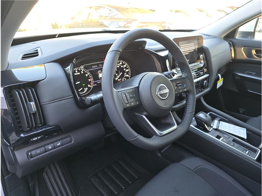 Vehicle image 9 of 20