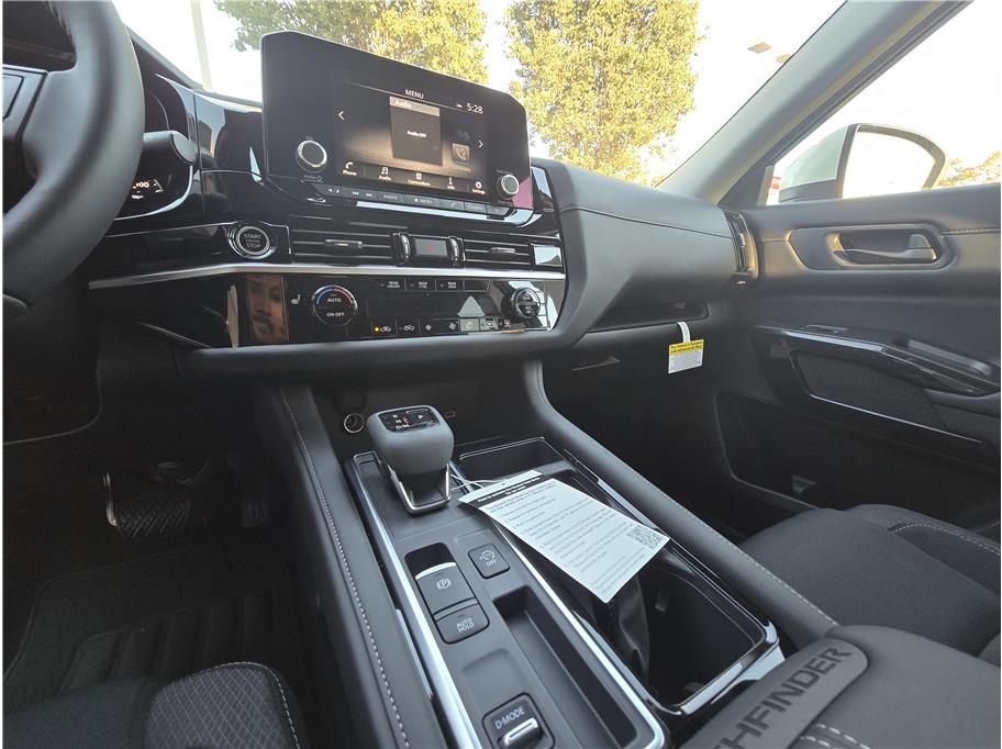 Vehicle image 11 of 20