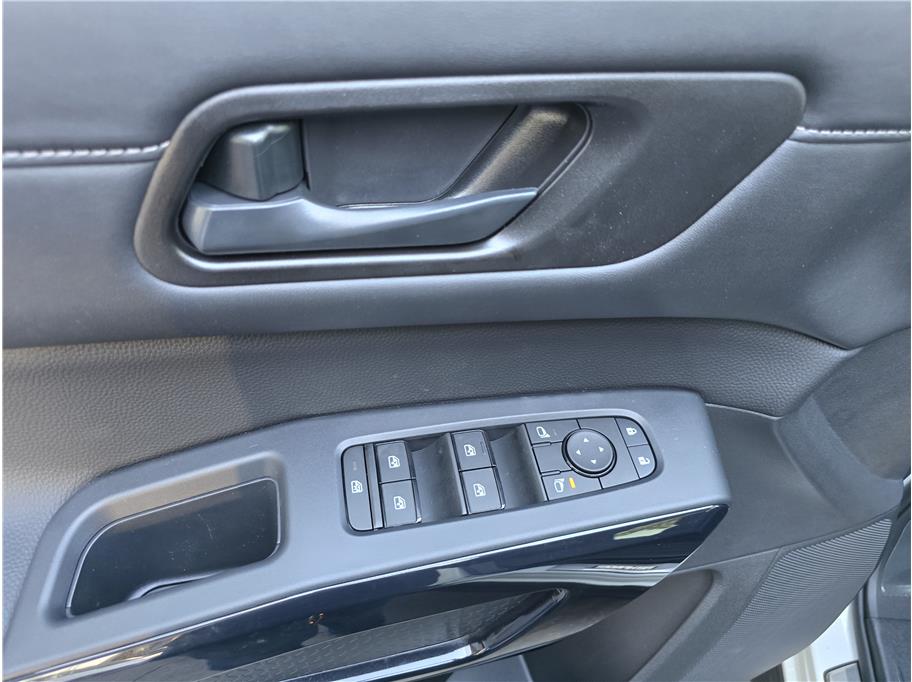 Vehicle image 10 of 20