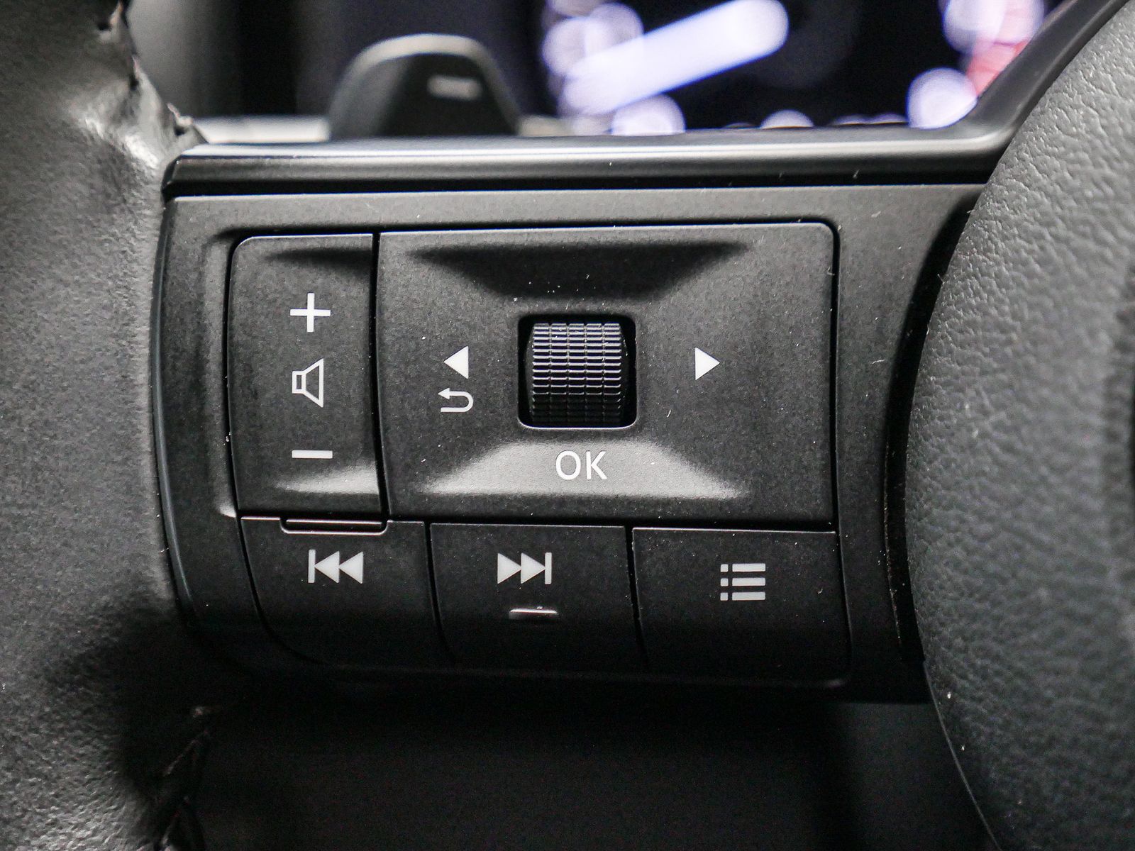 Vehicle image 33 of 41