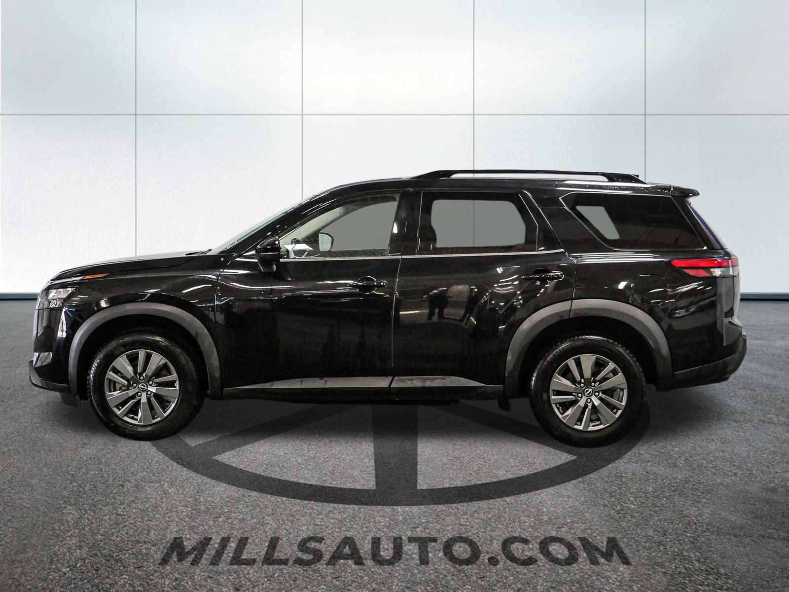 Vehicle image 12 of 41