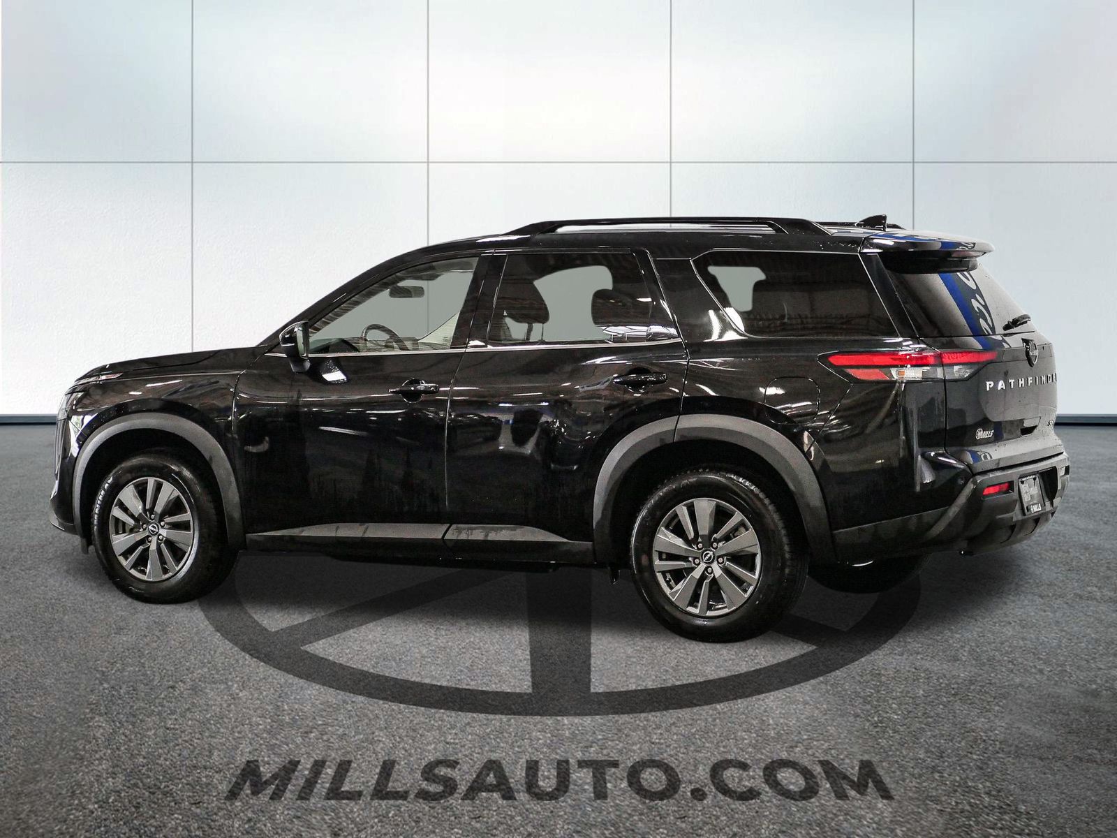 Vehicle image 10 of 41
