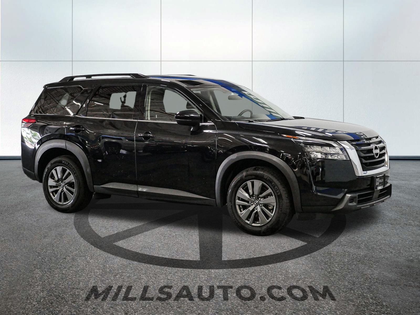Vehicle image 4 of 41
