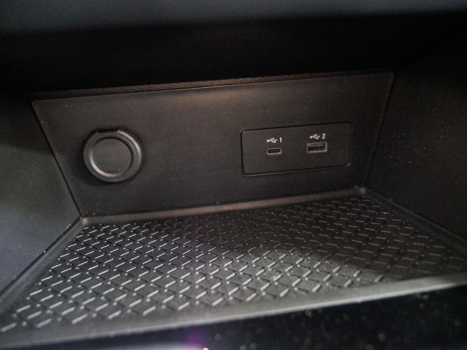 Vehicle image 16 of 41