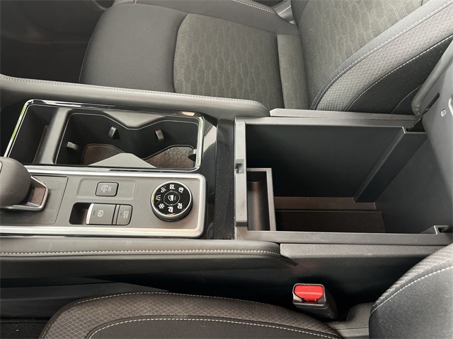 Vehicle image 23 of 26