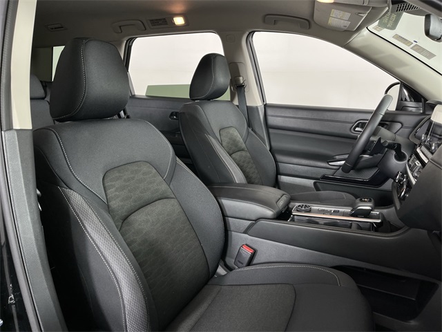 Vehicle image 16 of 26