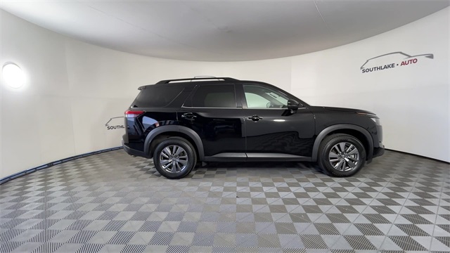 Vehicle image 5 of 26