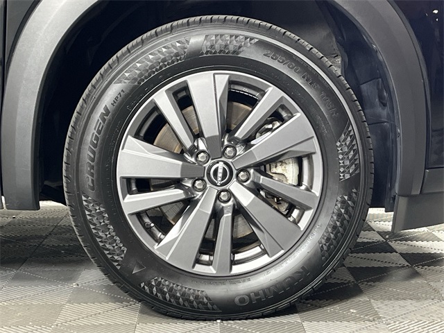 Vehicle image 11 of 26