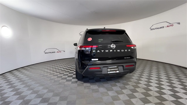Vehicle image 7 of 26