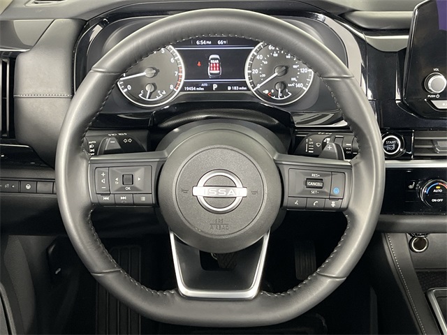 Vehicle image 17 of 26
