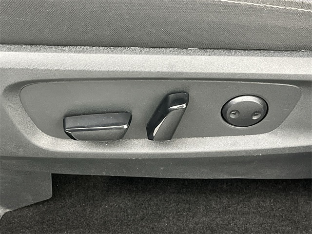 Vehicle image 22 of 26