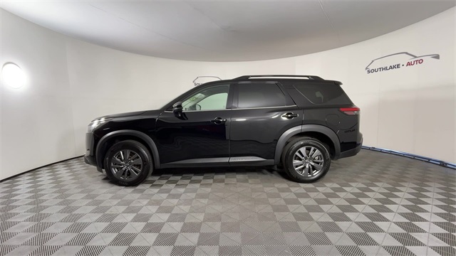 Vehicle image 9 of 26