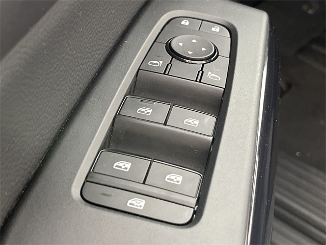 Vehicle image 24 of 26