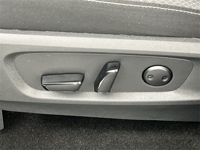 Vehicle image 12 of 35