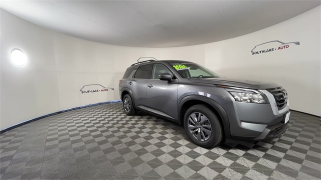 Vehicle image 4 of 35