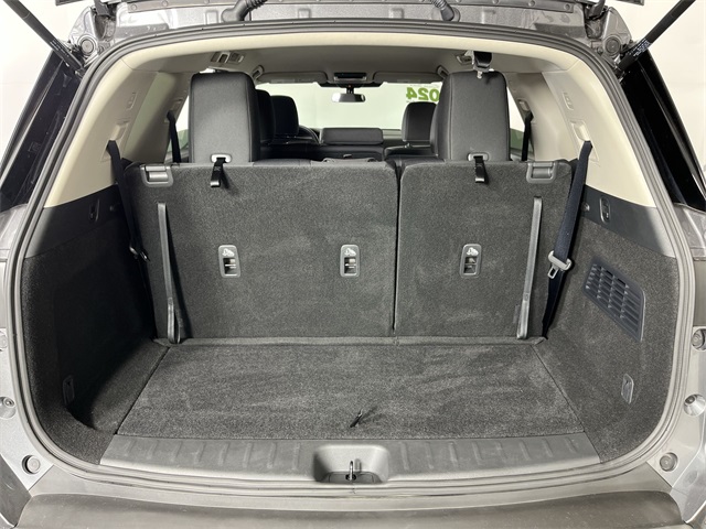 Vehicle image 23 of 35
