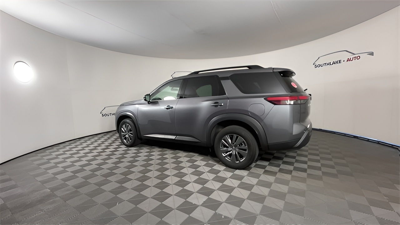 Vehicle image 34 of 35