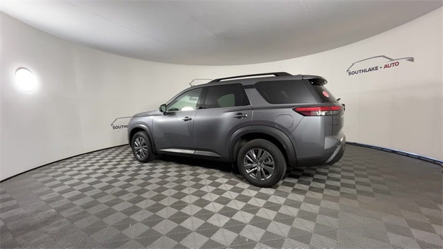 Vehicle image 8 of 35
