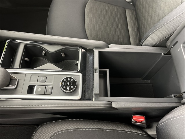 Vehicle image 20 of 35