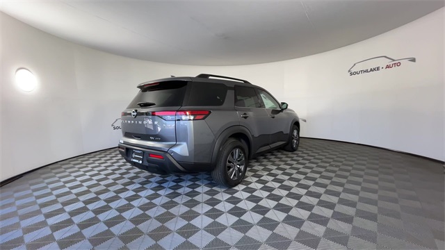 Vehicle image 6 of 35