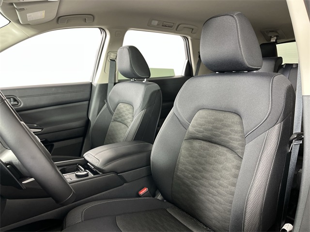 Vehicle image 11 of 35