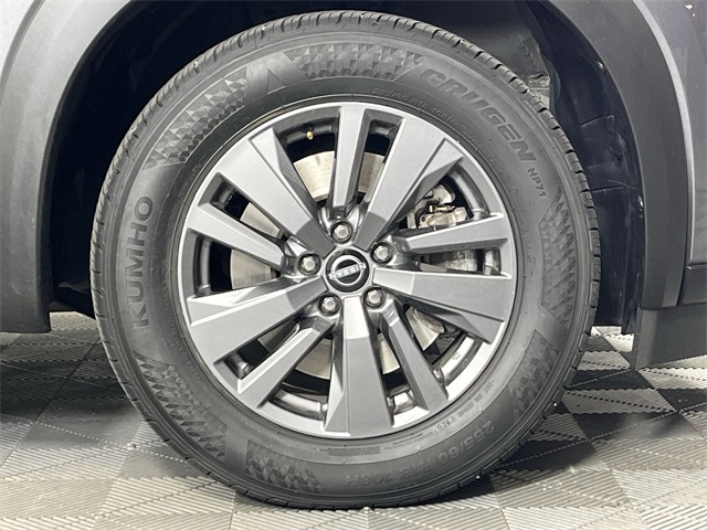 Vehicle image 10 of 35