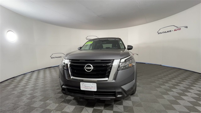 Vehicle image 2 of 35