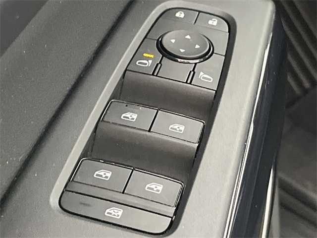 Vehicle image 13 of 35