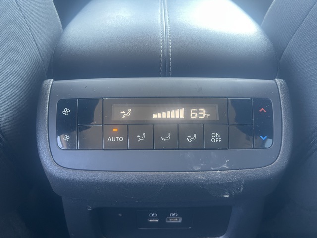 Vehicle image 16 of 25