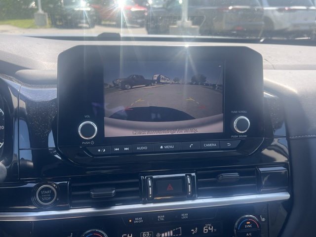 Vehicle image 10 of 25