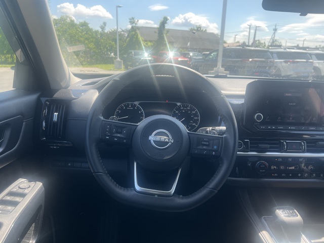 Vehicle image 15 of 25