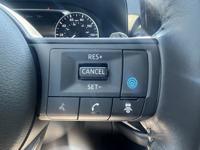 Vehicle image 18 of 25