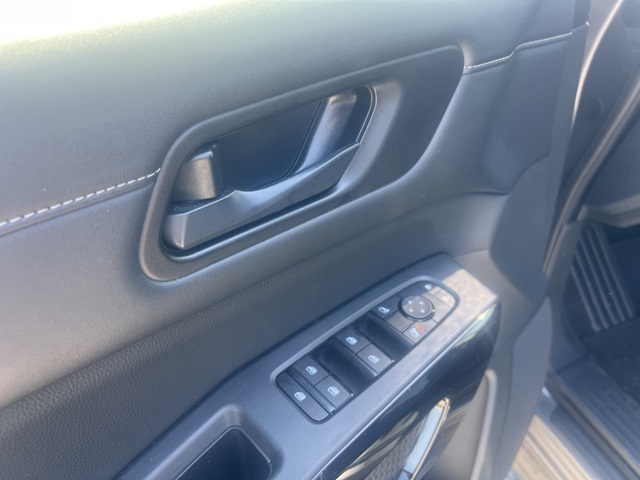 Vehicle image 14 of 25