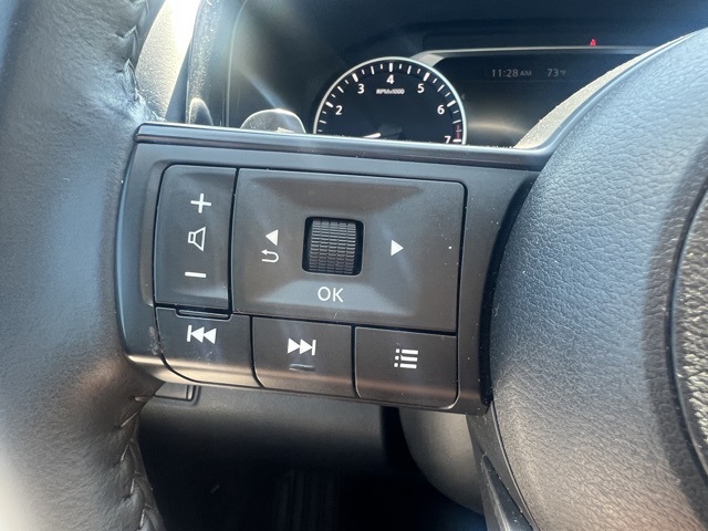 Vehicle image 17 of 25